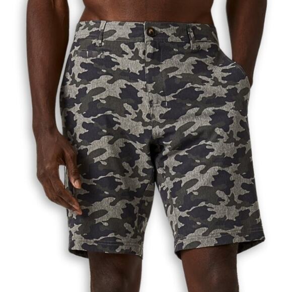 7 Diamonds Shorts Camo Print Functional Pockets Hybrid Stretch Multicolor 42 NWT - Picture 1 of 10